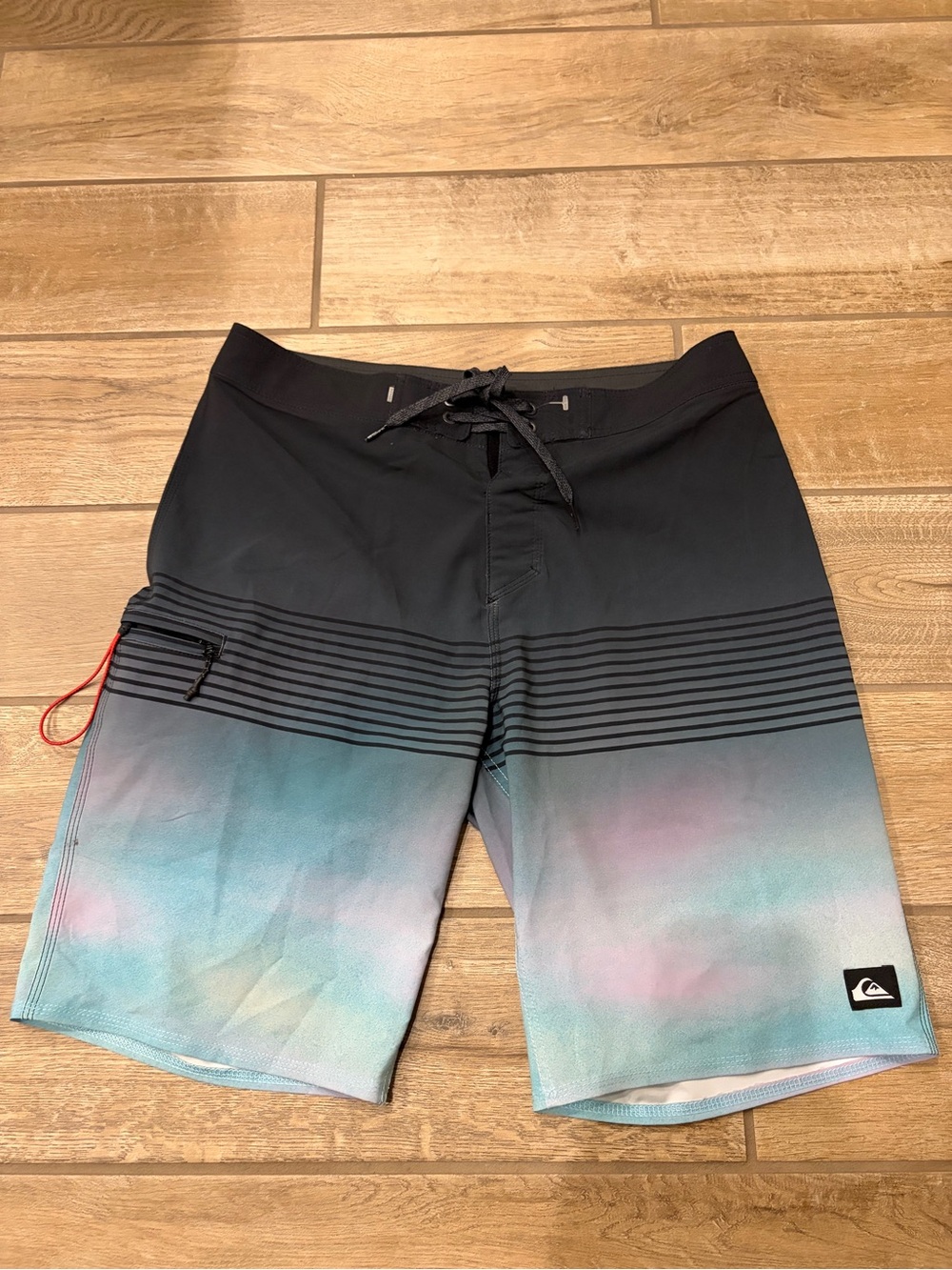 Quiksilver Highline Hold Down boardshorts featuring a teal-to-gray gradient 31